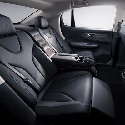 Samochód HongQi EQM5 EV 431 km czysto elektryczny 5-osobowy średni samochód High Speed ​​Hongqi New Energy Sedan
