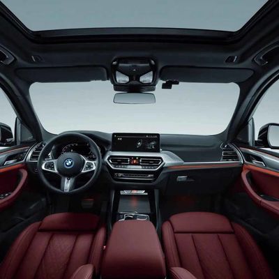 Pięciodrzwiowy SUV 2024 BMW Ix3 Elektryczny pojazd z zasięgiem 550 km i maksymalnym momentem obrotowym 400 Nm