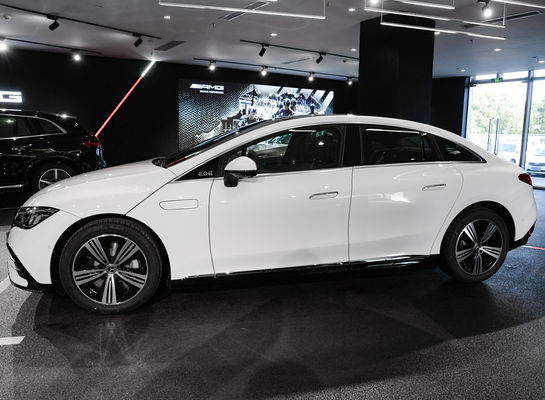 Mercedes EQE 4MATIC Elektryczny Sedan z 96,1 KWh ternary baterii litowej i 0,62 godziny ładowania 255/45 R19