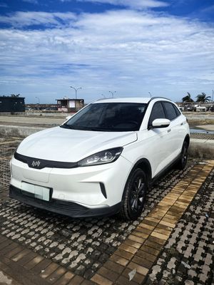 Używany zasięg 400km 160kW elektryczny SUV Weltmeister używany samochód w dobrym stanie niska przebieg czarny