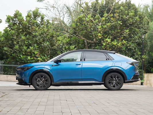 Pojazd elektryczny Honda eNP2 150kW mocy i zasięgu 545km dla rodzinnej jazdy na pustyni