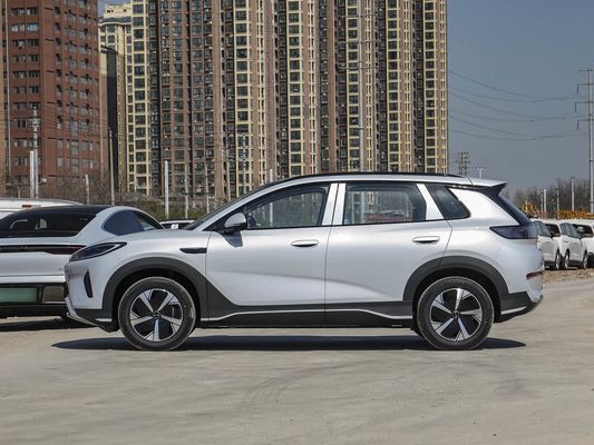 Wyświetlacz dotykowy Wnętrze Funkcje 2025 Model BYD Samochód elektryczny z dachem słonecznym i energią akumulatora 60,9 kWh Szybkie ładowanie Pojazd elektryczny Gorąca sprzedaż