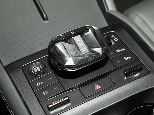 545Km czysty zasięg elektryczny i napęd tylny do jazdy BYD EV Car 2025 Nowy model szybkiego ładowania EV dla rodziny