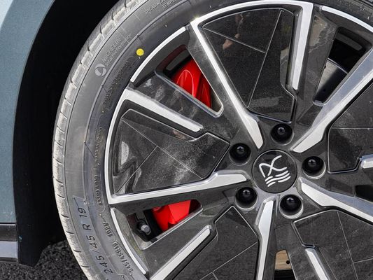 Model pojazdu 601km zasięg 83.2kWh pojemność akumulatora AWD szybkie ładowanie dach słoneczny wysokonapięciowa konstrukcja wygodna dla rodziny