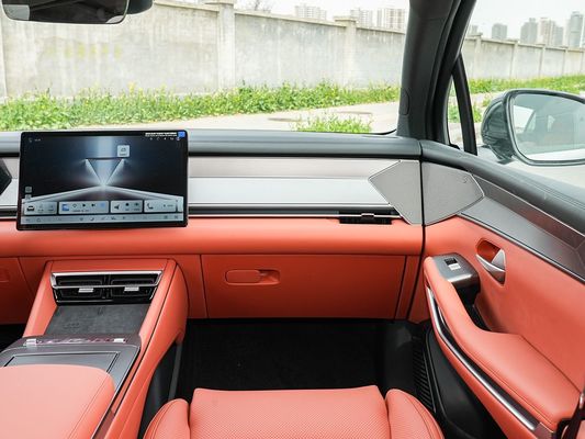 2025 BYD Nowy pojazd elektryczny do wydajności Tang L 810kW Moc AWD Szybkie ładowanie 1000w/h 600km zasięg Długi zasięg 7 miejsc z dachem słonecznym