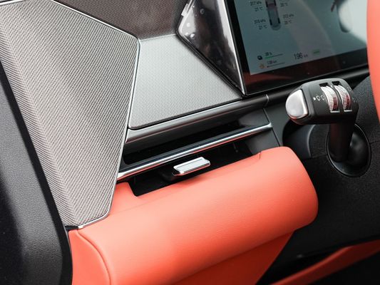 2025 BYD Nowy pojazd elektryczny do wydajności Tang L 810kW Moc AWD Szybkie ładowanie 1000w/h 600km zasięg Długi zasięg 7 miejsc z dachem słonecznym