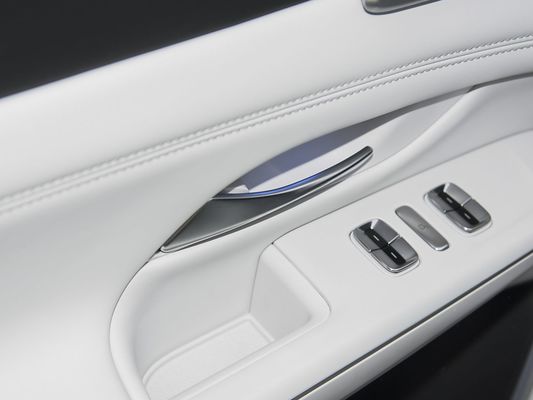 2025 Xpeng G9 W pełni elektryczny SUV 93,1 kWh Pojemność akumulatora 423 kW Maksymalna moc silnika 680 km Długi zasięg i szybkie ładowanie z dachem słonecznym