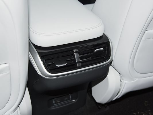2025 Xpeng G9 W pełni elektryczny SUV 93,1 kWh Pojemność akumulatora 423 kW Maksymalna moc silnika 680 km Długi zasięg i szybkie ładowanie z dachem słonecznym