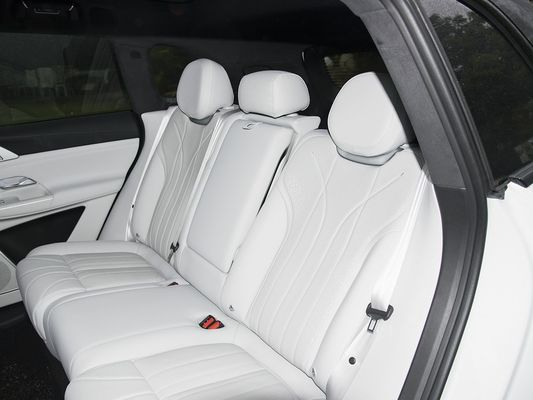 2025 Xpeng G9 W pełni elektryczny SUV 93,1 kWh Pojemność akumulatora 423 kW Maksymalna moc silnika 680 km Długi zasięg i szybkie ładowanie z dachem słonecznym