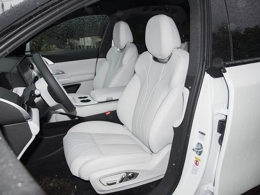 2025 Xpeng G9 W pełni elektryczny SUV 93,1 kWh Pojemność akumulatora 423 kW Maksymalna moc silnika 680 km Długi zasięg i szybkie ładowanie z dachem słonecznym