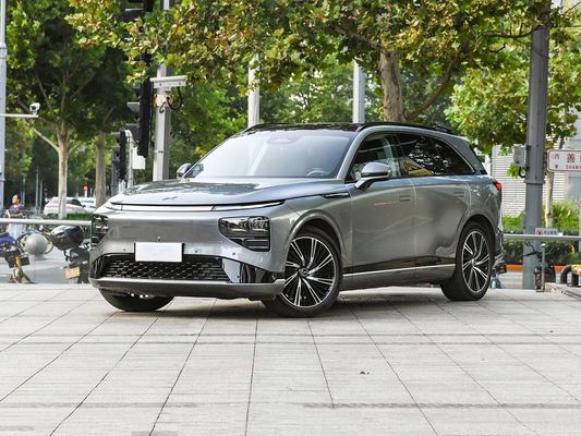 Maksymalnie zwiększ swoje doświadczenie z Xpeng G9 Szybkie ładowanie Pojazd elektryczny Maksymalny moment obrotowy silnika 695N.m Maksymalna moc silnika 423kW Maksymalna prędkość 200km/h