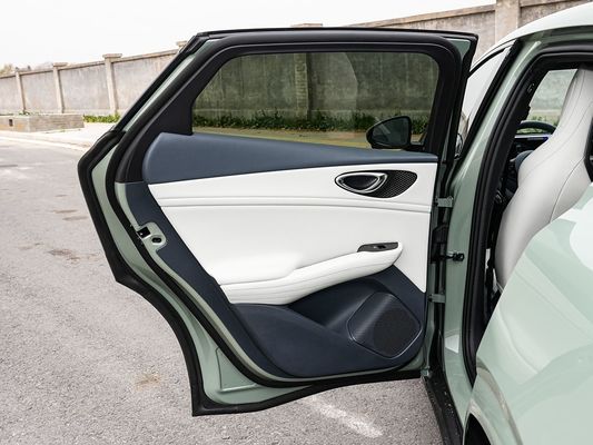2025 BYD Elektryczny pojazd Pieczęć 06GT Szybki czas ładowania 0,33 Hrs i wydajność Długi zasięg 550KM Duża bateria z dachem słonecznym dla rodziny