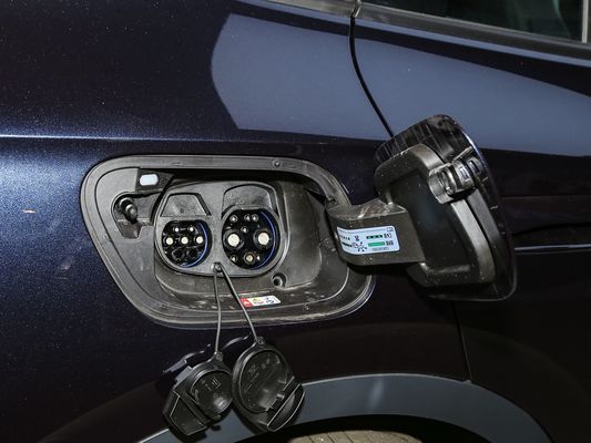 2025 VW Pojazd elektryczny ID.4 Szybkie ładowanie Samochód Długi zasięg 601km 80,4kWh Akumulator Gorąca sprzedaż Nowy model Dobra wydajność z dachem słonecznym