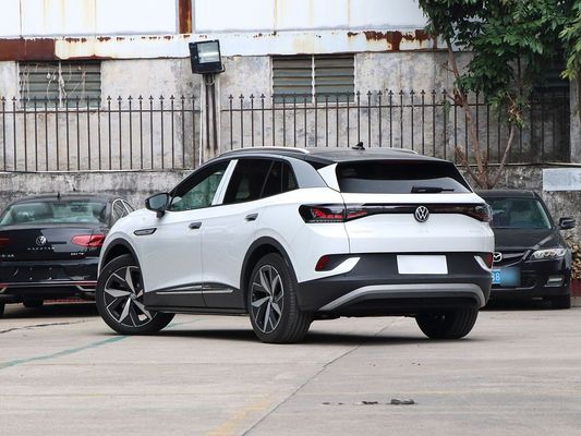 Niezrównana wydajność VW ID4 używany samochód elektryczny z zasięgiem 600 km i nieodtwarzalnym panoramicznym dachem słonecznym