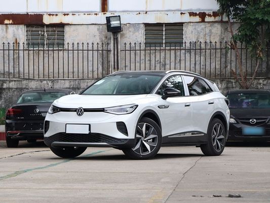 Niezrównana wydajność VW ID4 używany samochód elektryczny z zasięgiem 600 km i nieodtwarzalnym panoramicznym dachem słonecznym