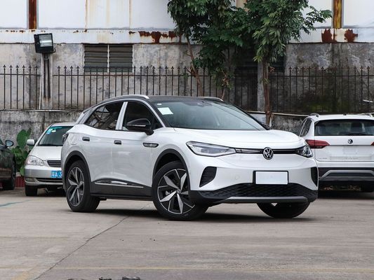 Niezrównana wydajność VW ID4 używany samochód elektryczny z zasięgiem 600 km i nieodtwarzalnym panoramicznym dachem słonecznym