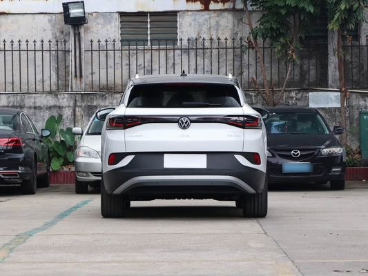 Niezrównana wydajność VW ID4 używany samochód elektryczny z zasięgiem 600 km i nieodtwarzalnym panoramicznym dachem słonecznym